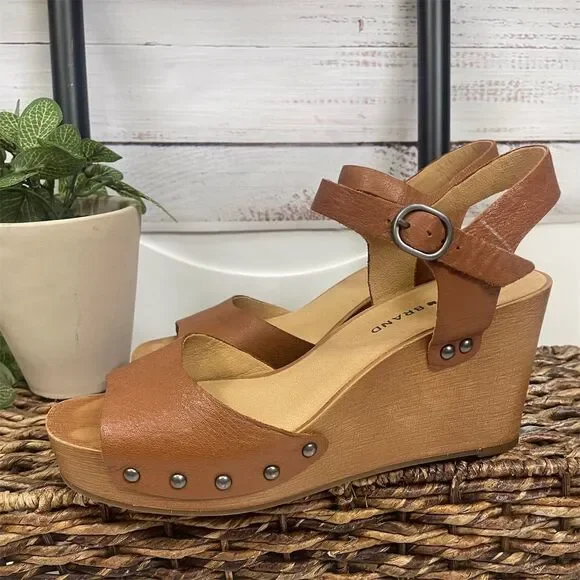 Lucky Brand Leather Studded Wedge Sandals - Size 7.5 - Picture 10 of 12